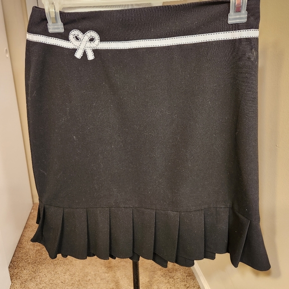 Larry Levine Black Stretch Skirt With Embroidered White Ribbon Size 8 Pleated - Picture 13 of 13